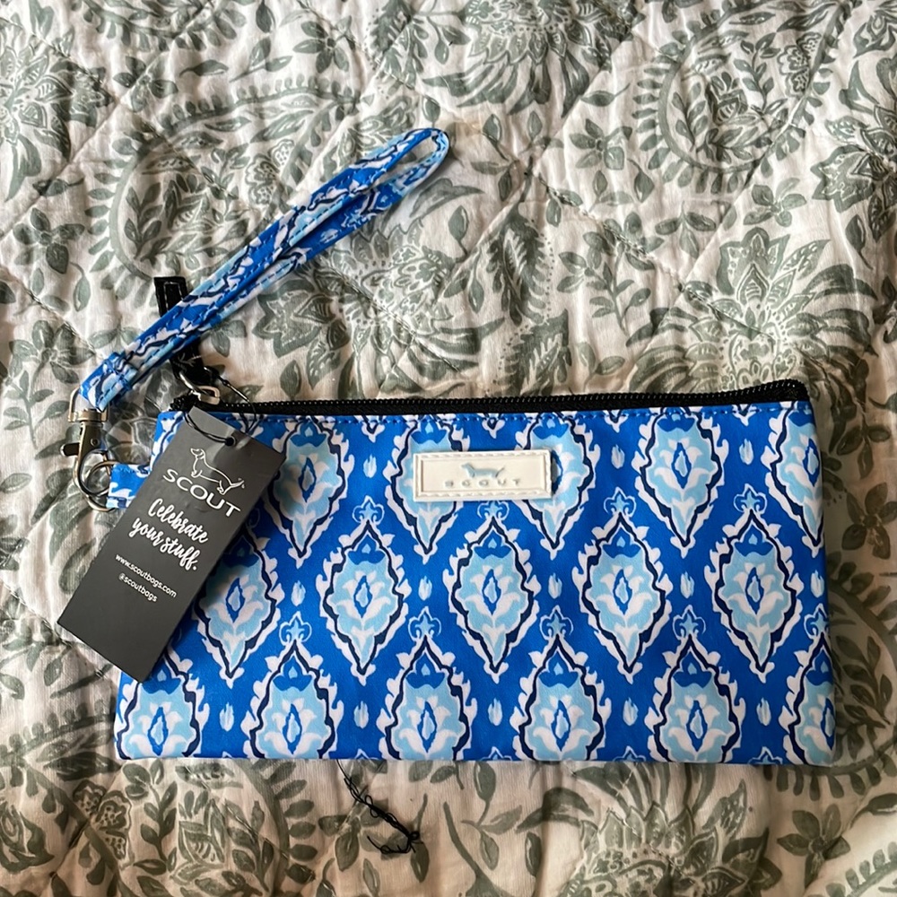 SCOUT Kate Wristlet in Shameless Fleurt
